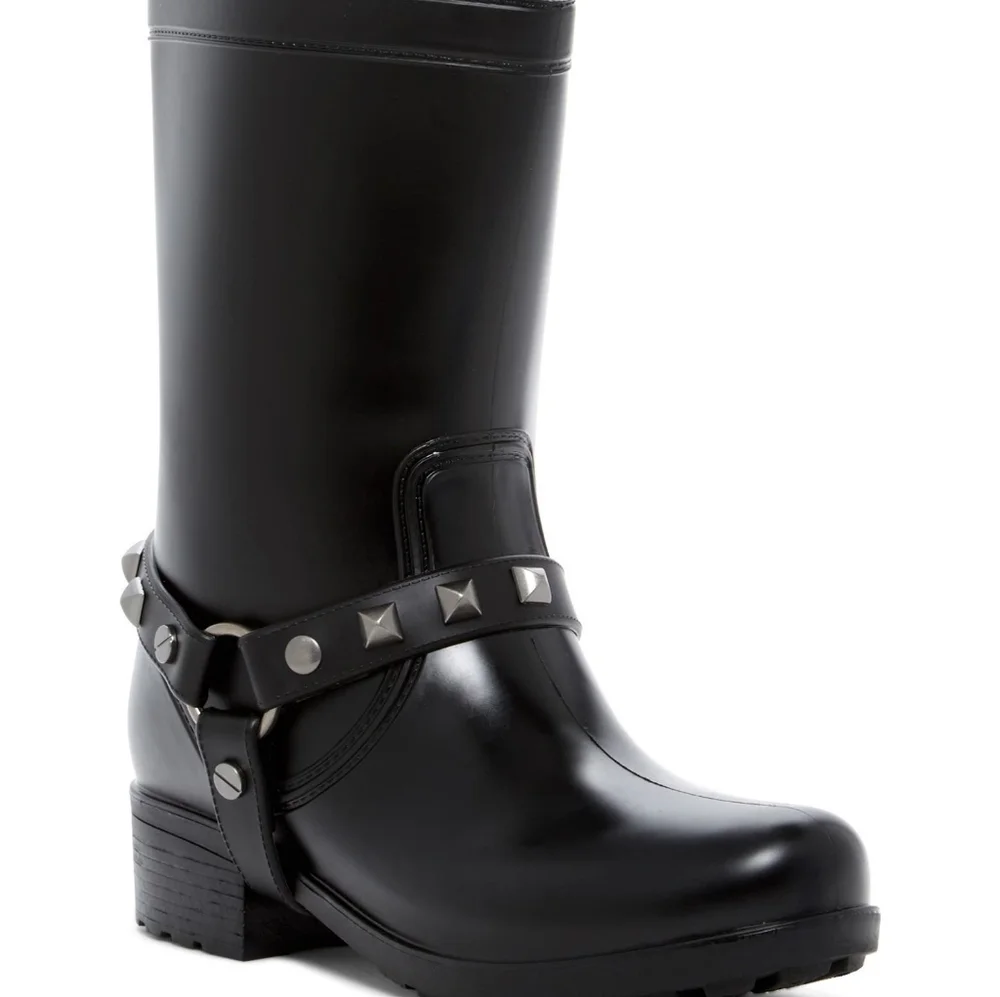 NIB Dirty Laundry Rock steady studded rainboot